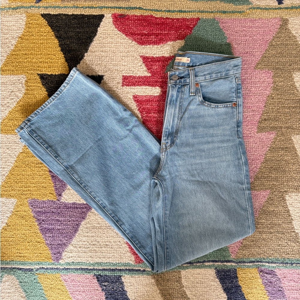 Never worn Levi’s RIBCAGE WIDE LEG, light wash